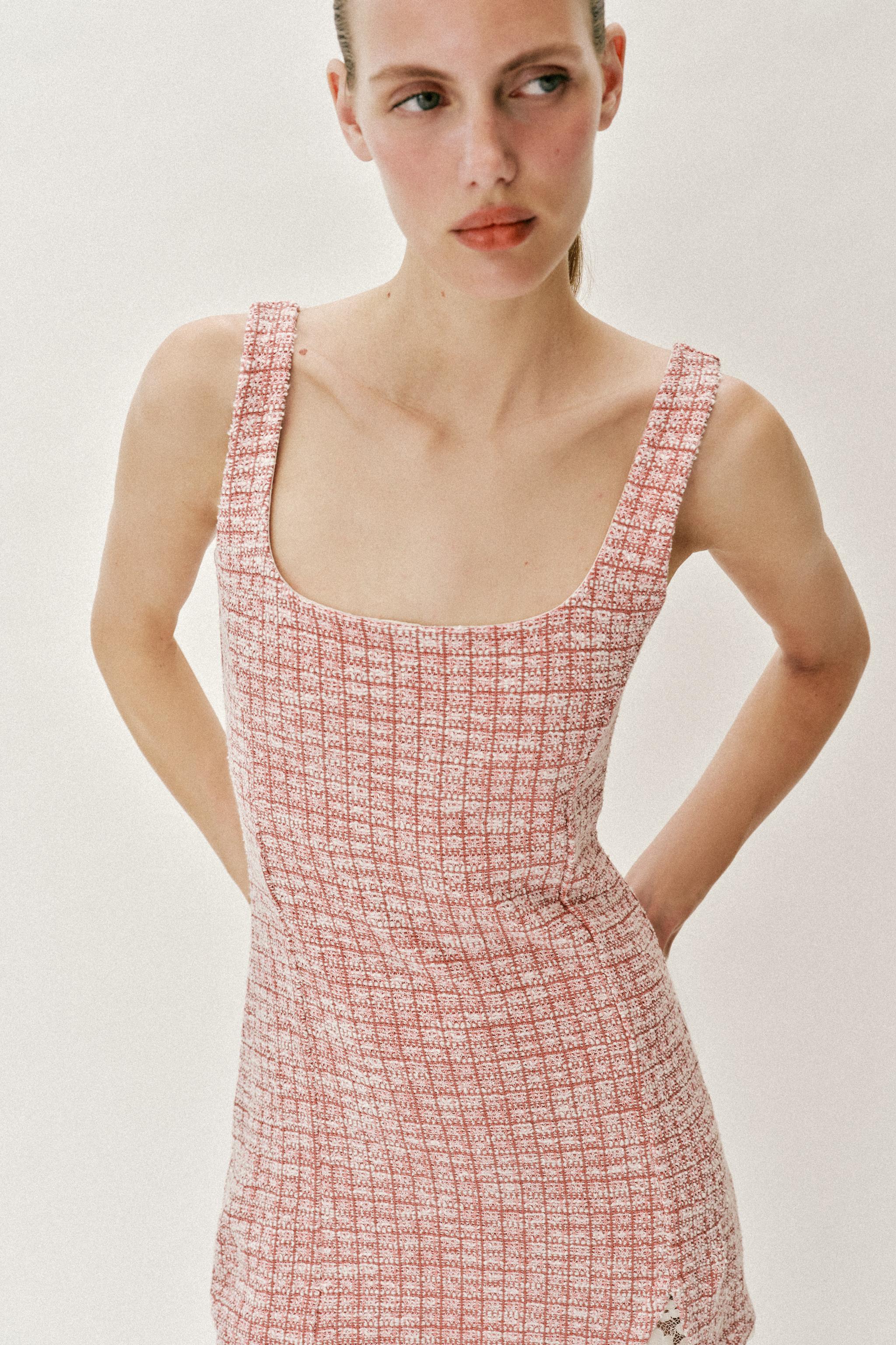 ROBE COURTE STRUCTURÉE